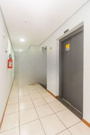 Image 19 - 820304