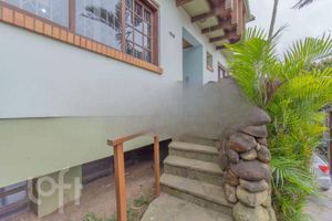 Image 1 - 820310