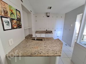 Image 3 - 820325