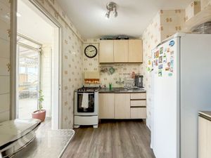 Image 4 - 820423