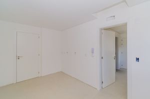 Image 8 - 820686