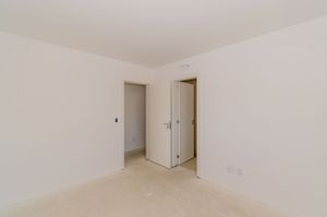 Image 19 - 820686