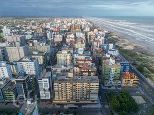 Image 1 - 821255