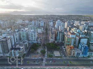 Image 3 - 821255
