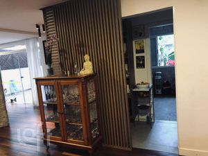Image 10 - 821537