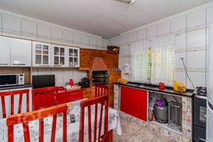 Image 6 - 821854