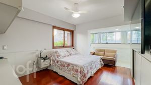 Image 33 - 822415