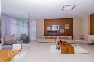 Image 40 - 822552