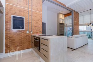 Image 18 - 822552