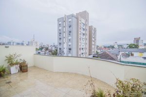 Image 15 - 8226