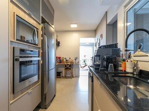 Image 9 - 822697