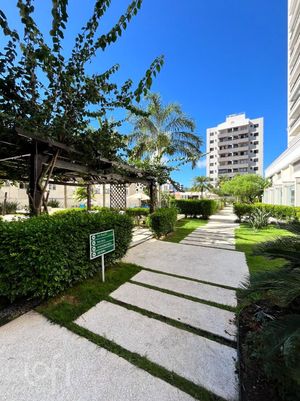 Image 38 - 822725