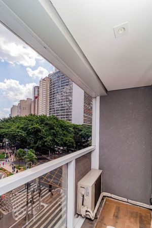 Image 12 - 823003