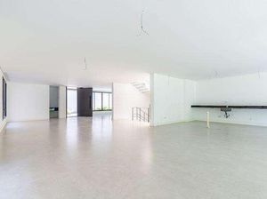 Image 4 - 823005