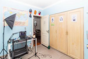 Image 32 - 823134