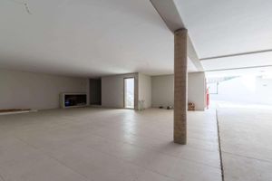 Image 11 - 823136