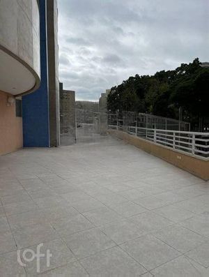 Image 31 - 824031