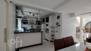 Image 17 - 824438