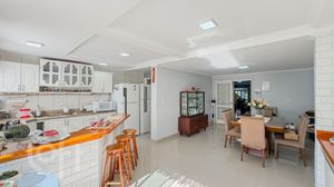 Image 5 - 824464