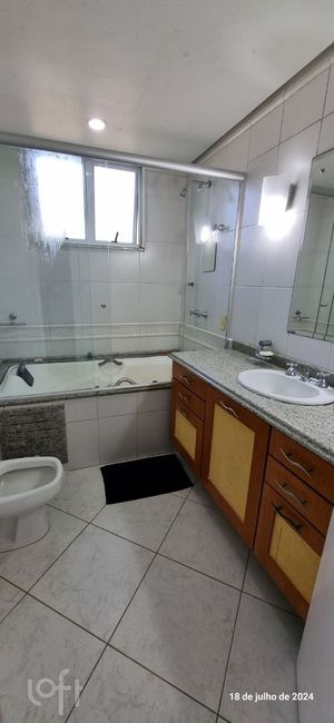 Image 9 - 824826