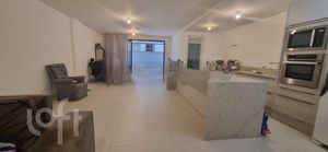 Image 6 - 824841