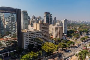 Image 18 - 825048