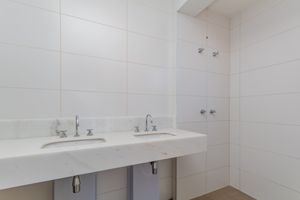 Image 19 - 825048