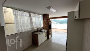 Image 11 - 825049