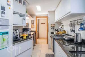 Image 23 - 825121