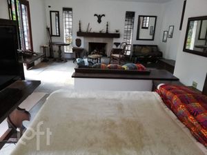 Image 31 - 825140