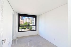 Image 21 - 825178