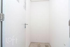 Image 24 - 825178