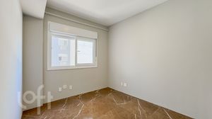 Image 18 - 825268
