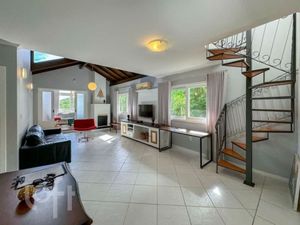 Image 9 - 825355