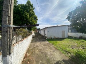 Image 12 - 825497