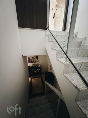 Image 21 - 825549