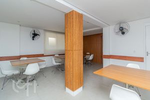 Image 27 - 825571