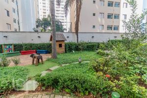 Image 21 - 825571