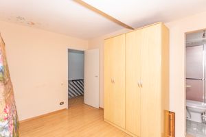 Image 19 - 825597