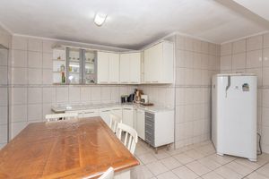 Image 35 - 825597