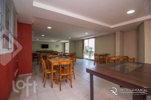 Image 29 - 825610