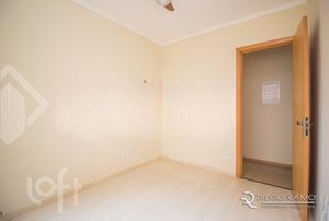Image 10 - 825610