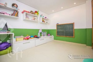 Image 39 - 825610