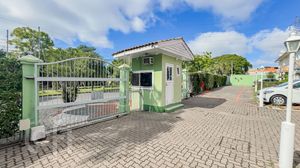 Image 4 - 825621