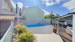 Image 6 - 825621