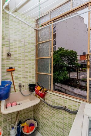 Image 8 - 825624