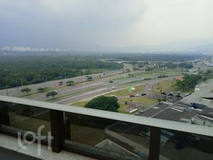 Image 11 - 825656