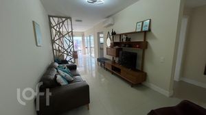 Image 10 - 825711