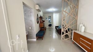 Image 32 - 825711
