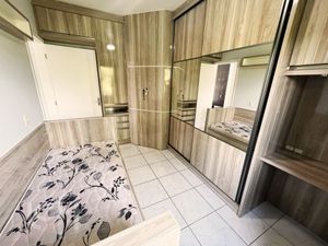 Image 9 - 825763